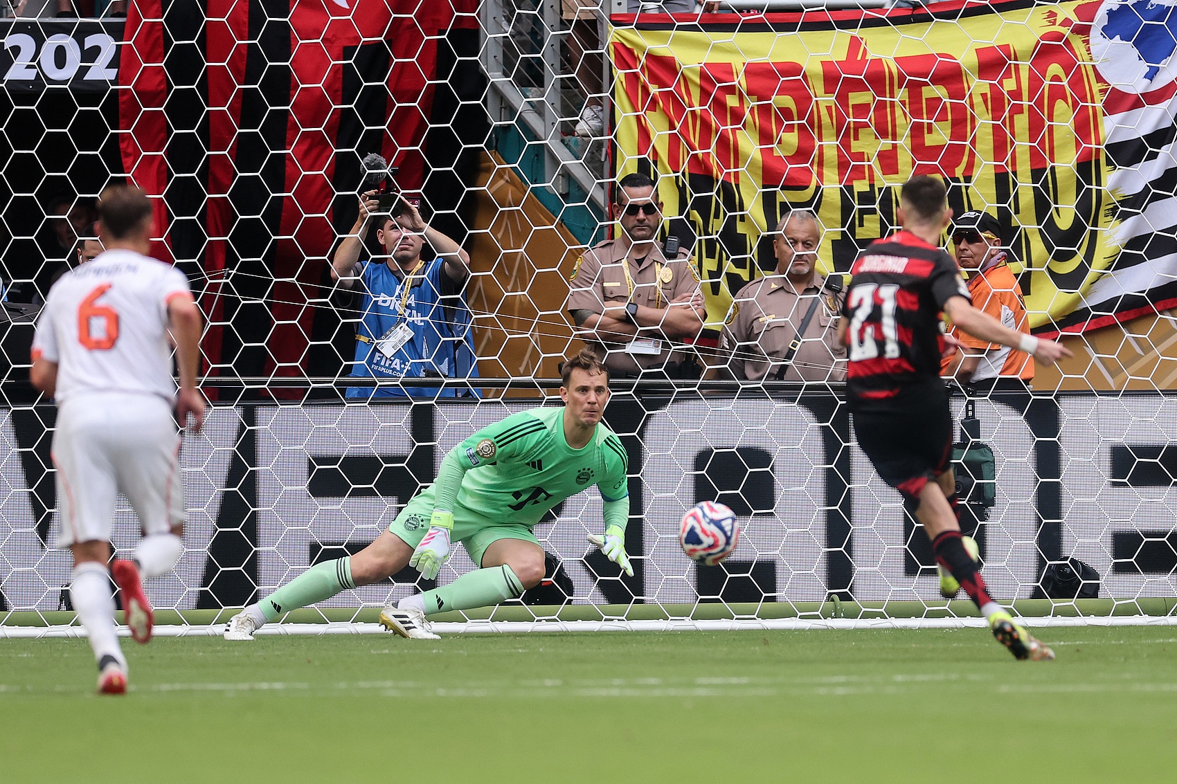 大變化！ IFAB正在考慮修改點(diǎn)球規(guī)則：如果點(diǎn)球被撲出 將被視為死球 進(jìn)攻方無法進(jìn)行后續(xù)射門！